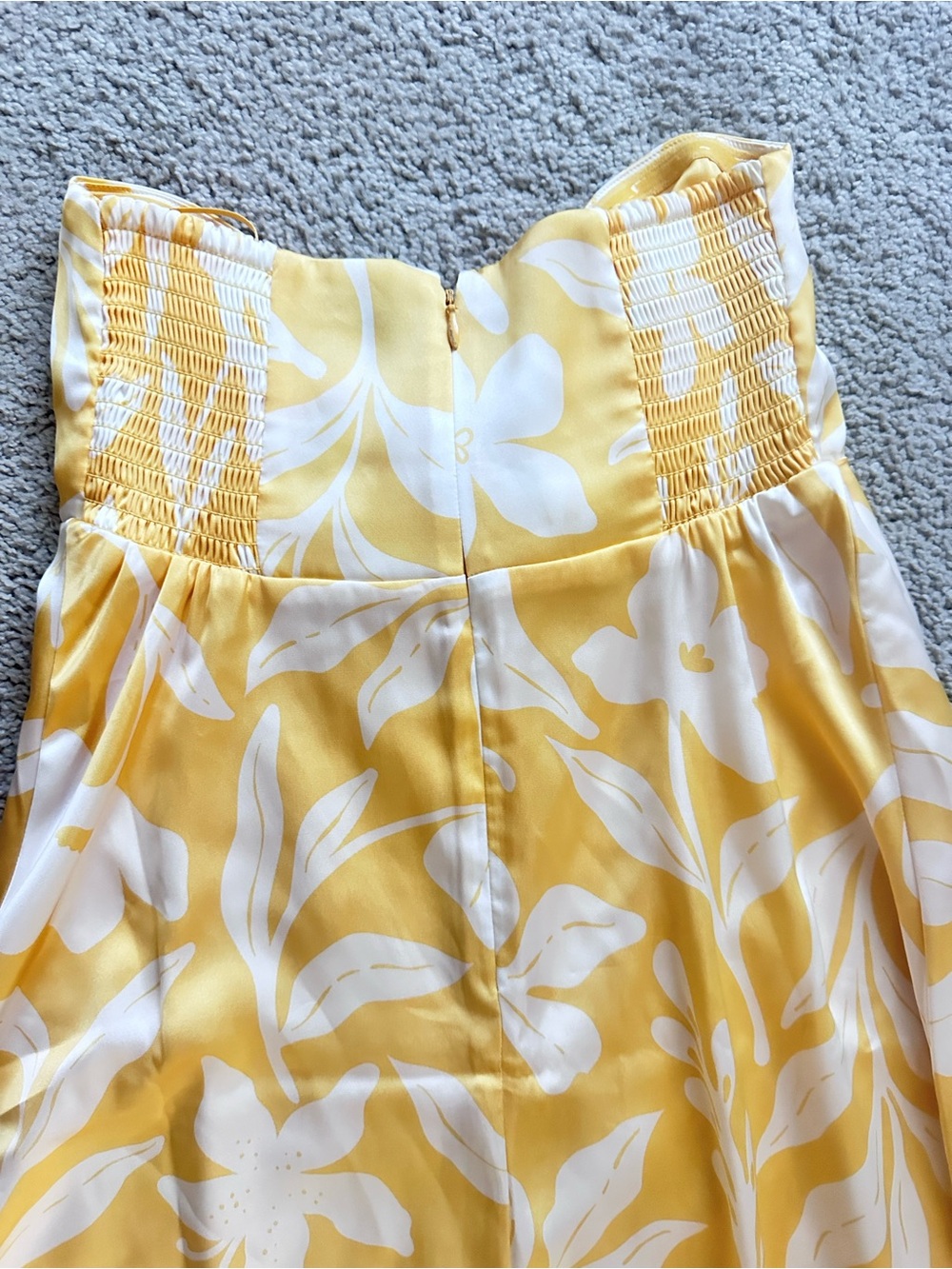 Abercrombie
Yellow & White Floral Strapless Maxi Dress - Picture 10 of 12